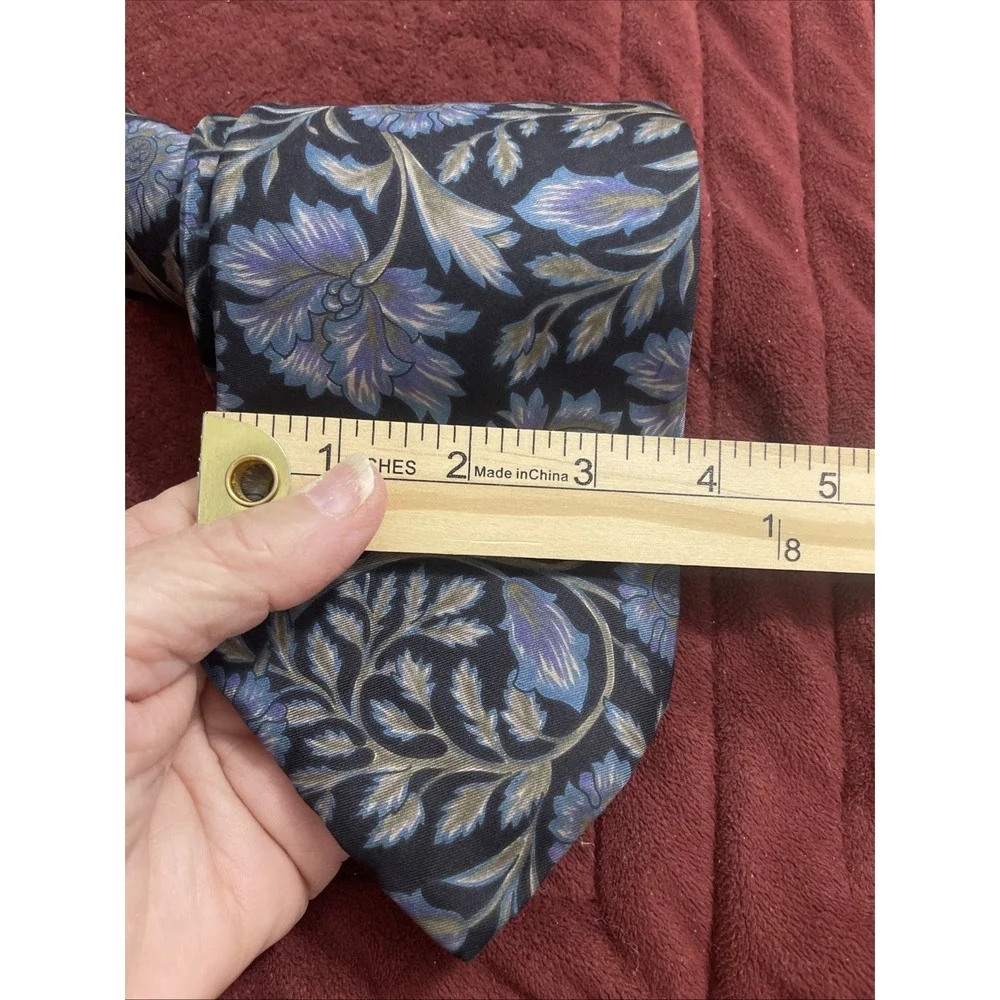 Vtg‎ Surrey Silk  Mens Floral Print Neck Tie Made in USA Black Purple Blue Green